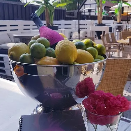 Schwarzer Adler Отель