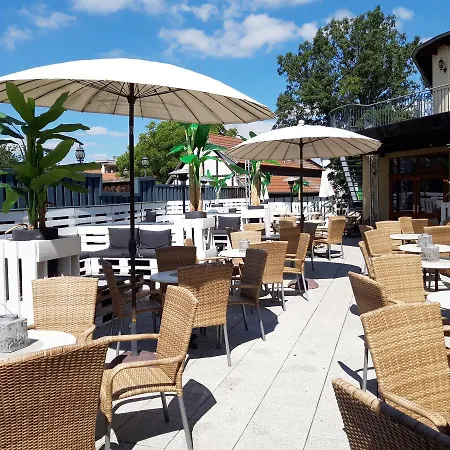 Отель Schwarzer Adler 3*