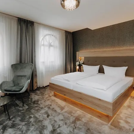 Schwarzer Adler 3* شتندال
