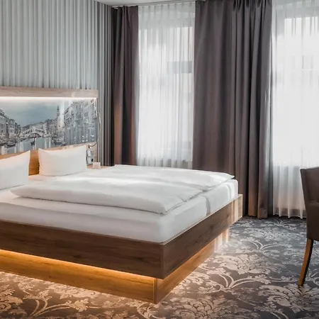 Отель Schwarzer Adler 3*